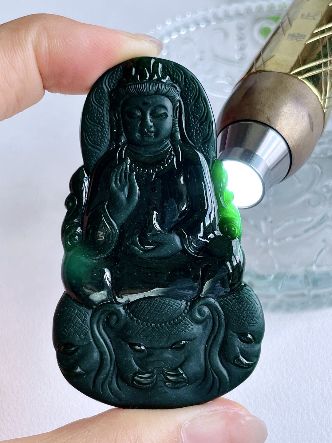 墨翠普贤菩萨牌吊坠, 性比高