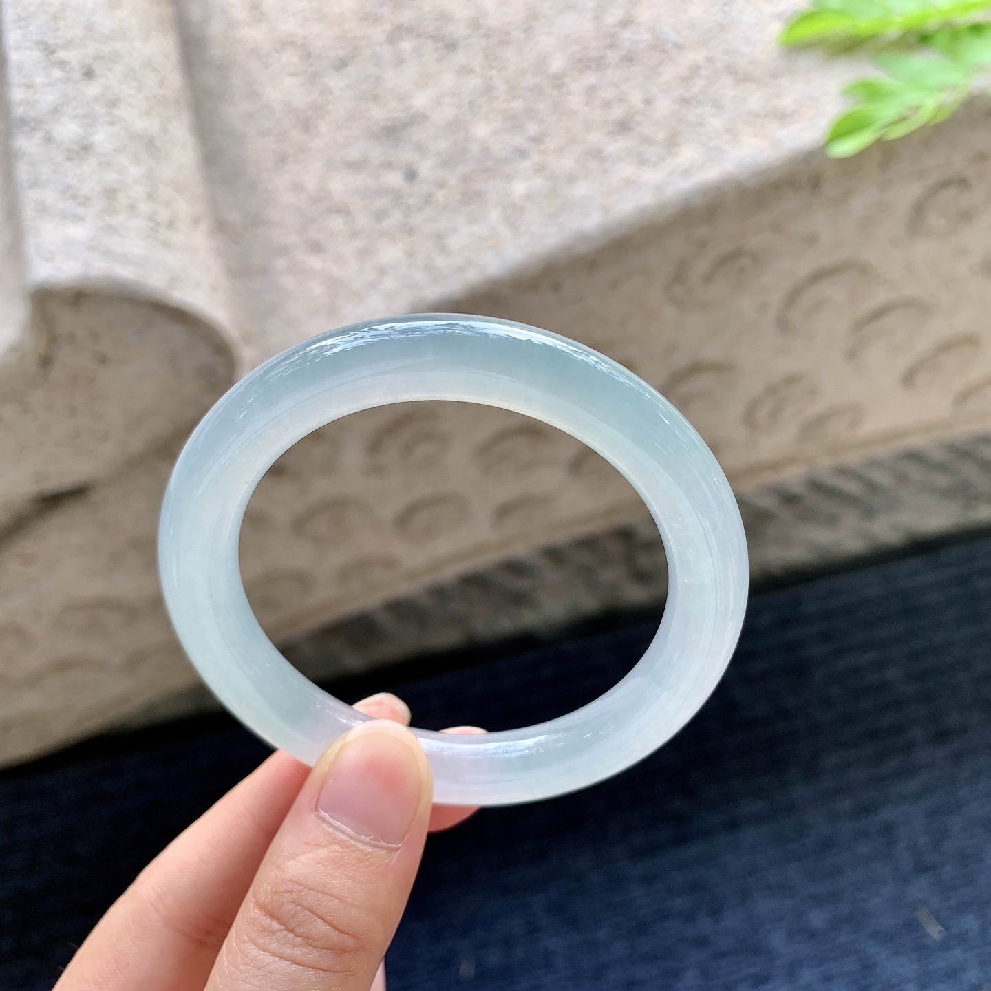 圆条49 50,圈口50.4/8.8/8,DZ083005,糯冰飘绿，水润，种老，细腻，有纹线