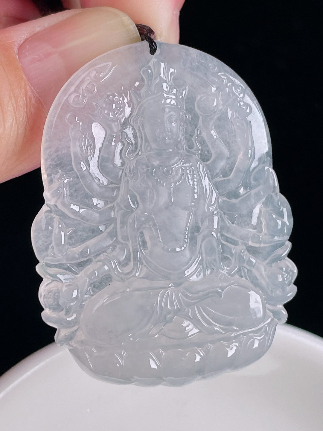 白冰千手观音，老种起光，细底通透，尺寸：49.6/38.5/6mm0829