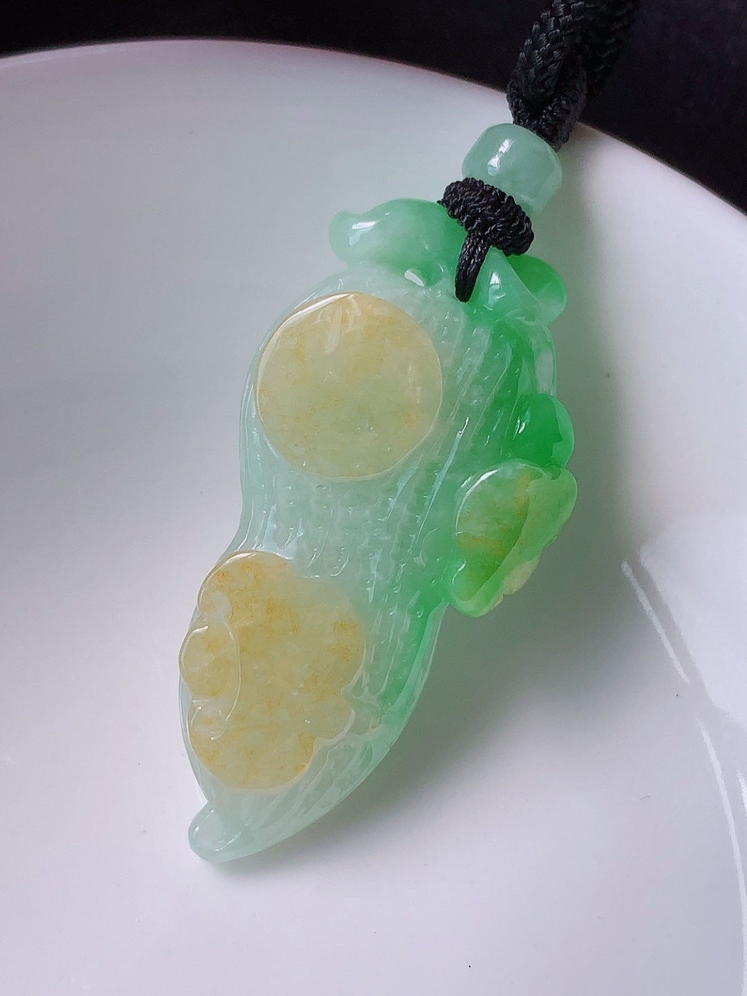 三彩花生挂件,种老饱满细腻，生意兴隆，佩戴简单大方，41.1-20.7-12.3