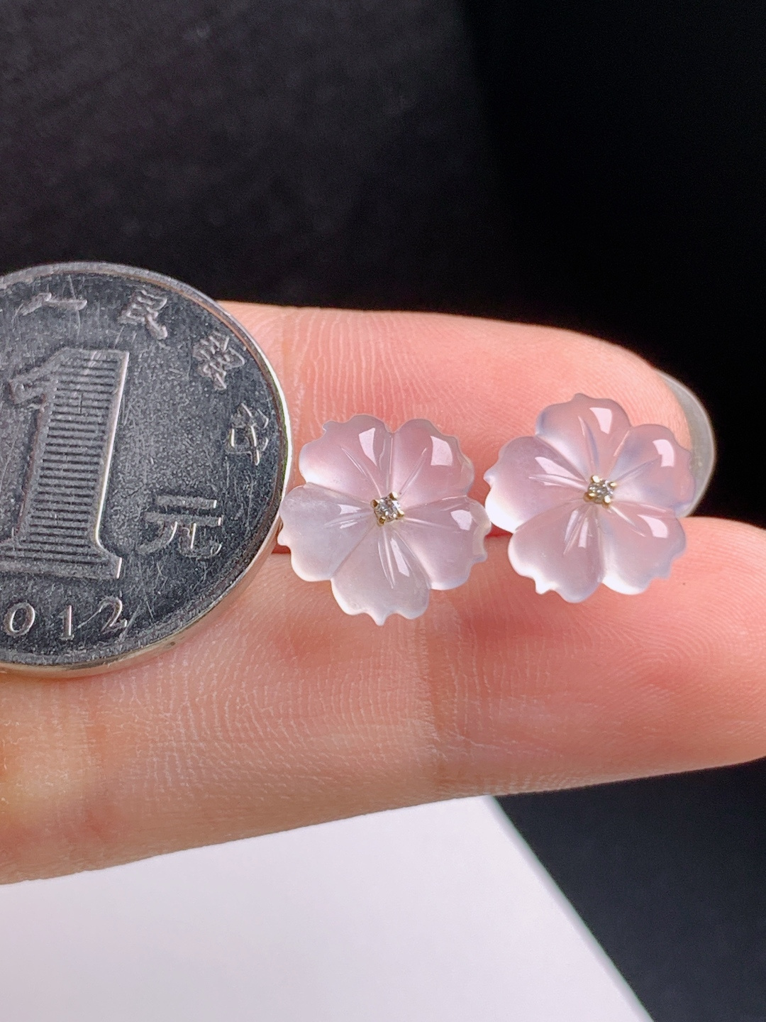 高冰小花耳钉，清润素雅，花型柔美，温婉动人，裸石11.3-2.8，2902