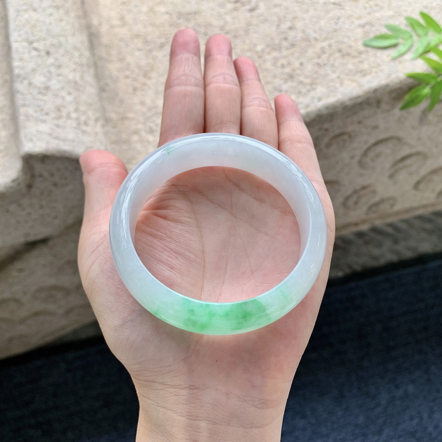 正圈54 55，飘绿，宽版，水润，种老，细腻，打灯有棉线
