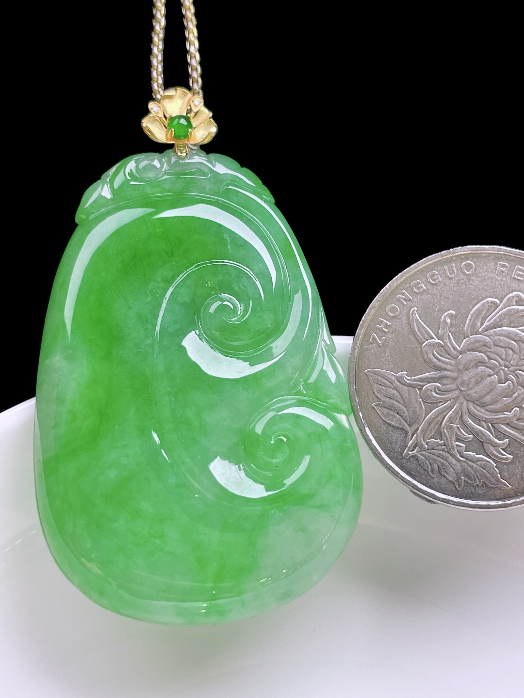 冰阳绿如意,色泽浓郁，种老水润，18k金镶嵌,整体：51,裸石：44.6/30.3/5.6