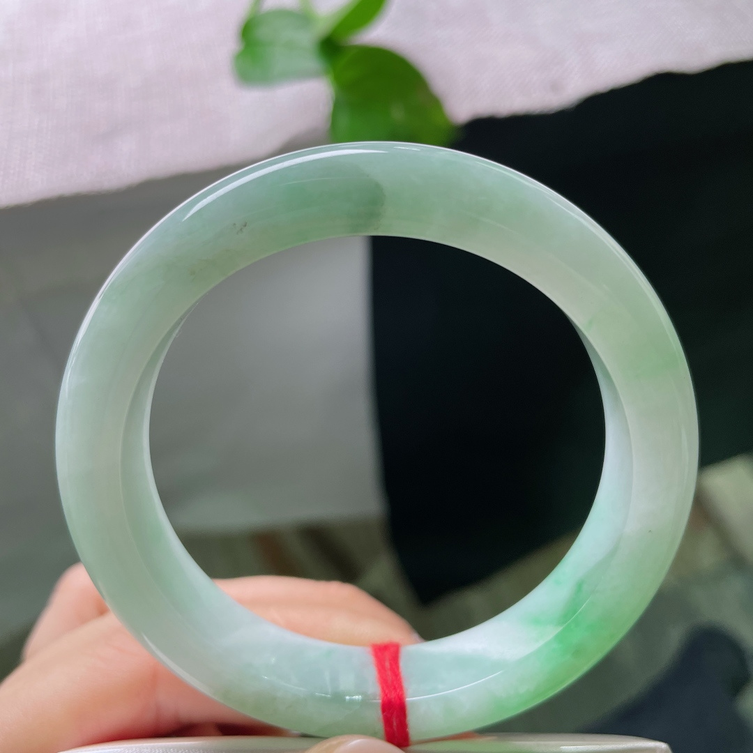 绿底正圈，有纹，天然结构，原生肌理自带独一份温柔缺陷美，意境别致耐看。ss55200a。