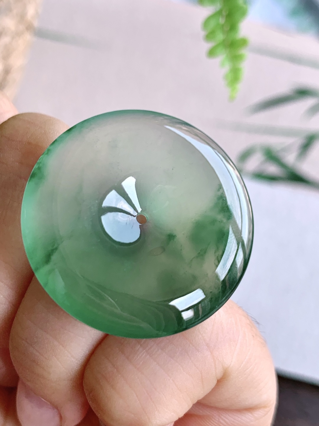 高冰飘花平安扣吊坠,性比高,尺寸33-5.6,重量13克