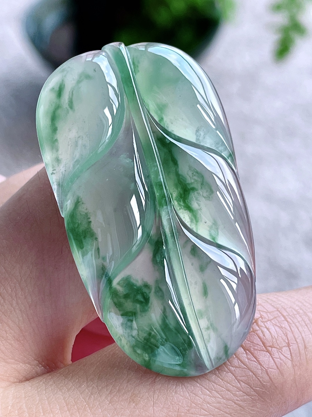 裸石冰飘绿花树叶飘绿花大叶子吊坠,说明缅料无裂性比高飘花,尺寸46.7-26.7-5.8,重量14.4克
