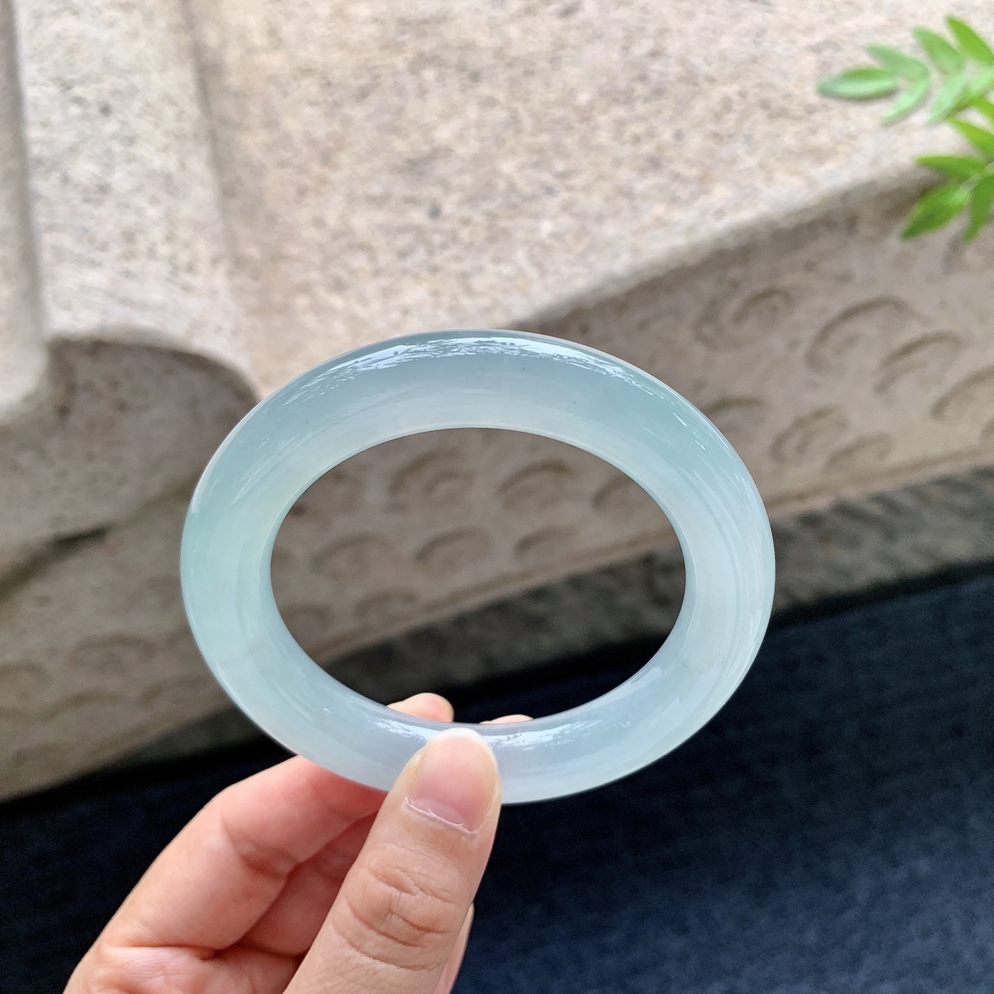 正圈55 56，冰糯晴底，水润，种老，细腻，无裂。