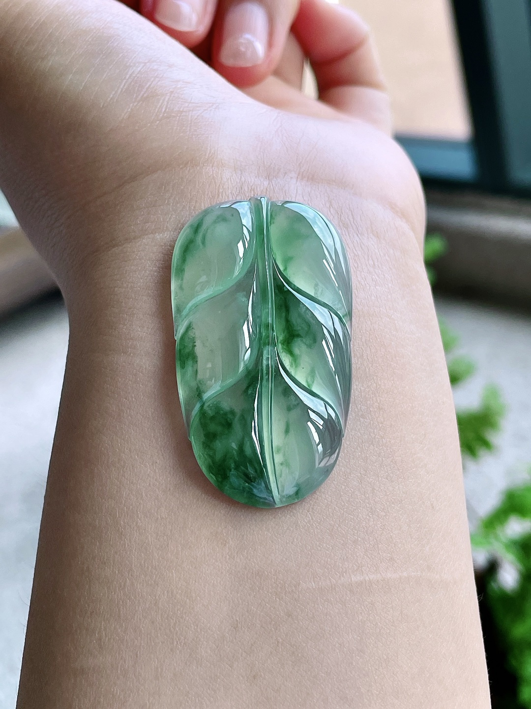 裸石冰飘绿花树叶飘绿花大叶子吊坠,说明缅料无裂性比高飘花,尺寸46.7-26.7-5.8,重量14.
