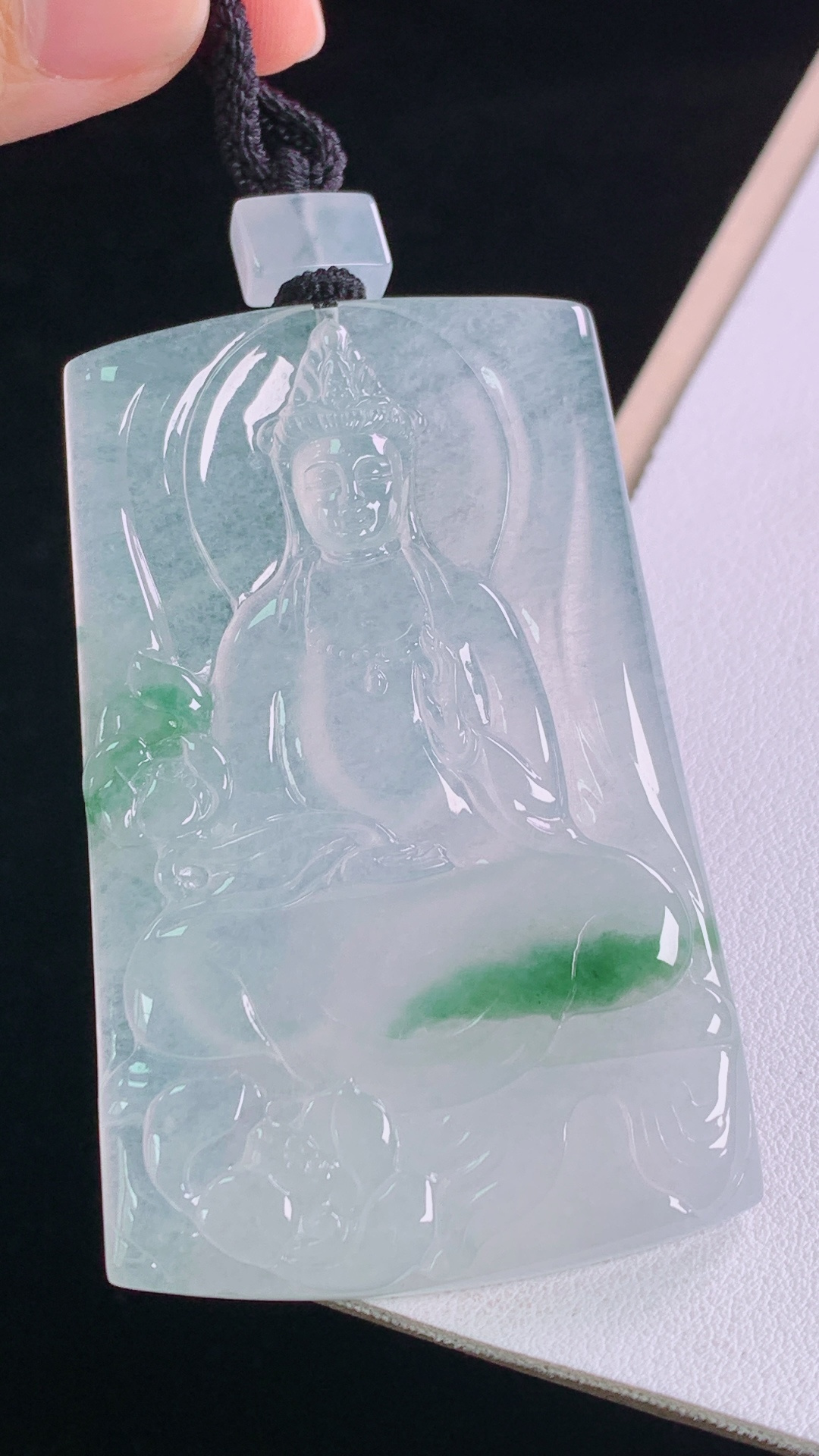 冰飘花大势至观音，花色灵动，水润清透，无裂，尺寸:65.3-41.5-6.0mm 27