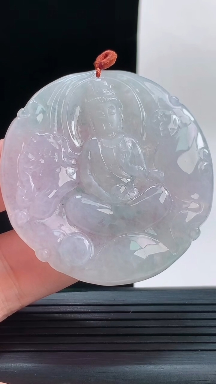 天然A货翡翠大势至菩萨吊坠，尺寸53-4.8重量:30.11g
9月8日
