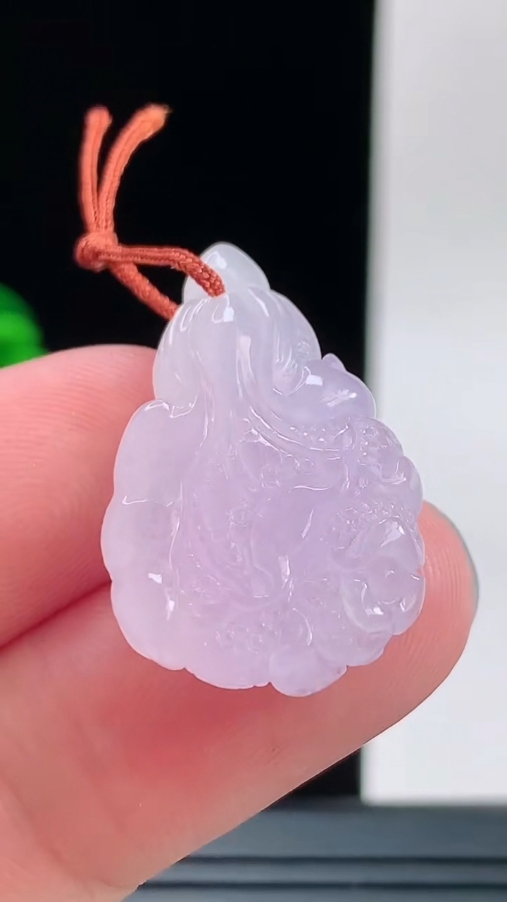 天然A货翡翠紫罗兰白菜吊坠，尺寸29.5-17.5-4.7重量:4.53g
9月8日