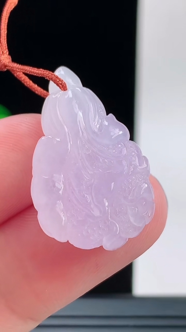 天然A货翡翠紫罗兰白菜吊坠，尺寸29.5-17.5-4.7重量:4.53g
9月8日