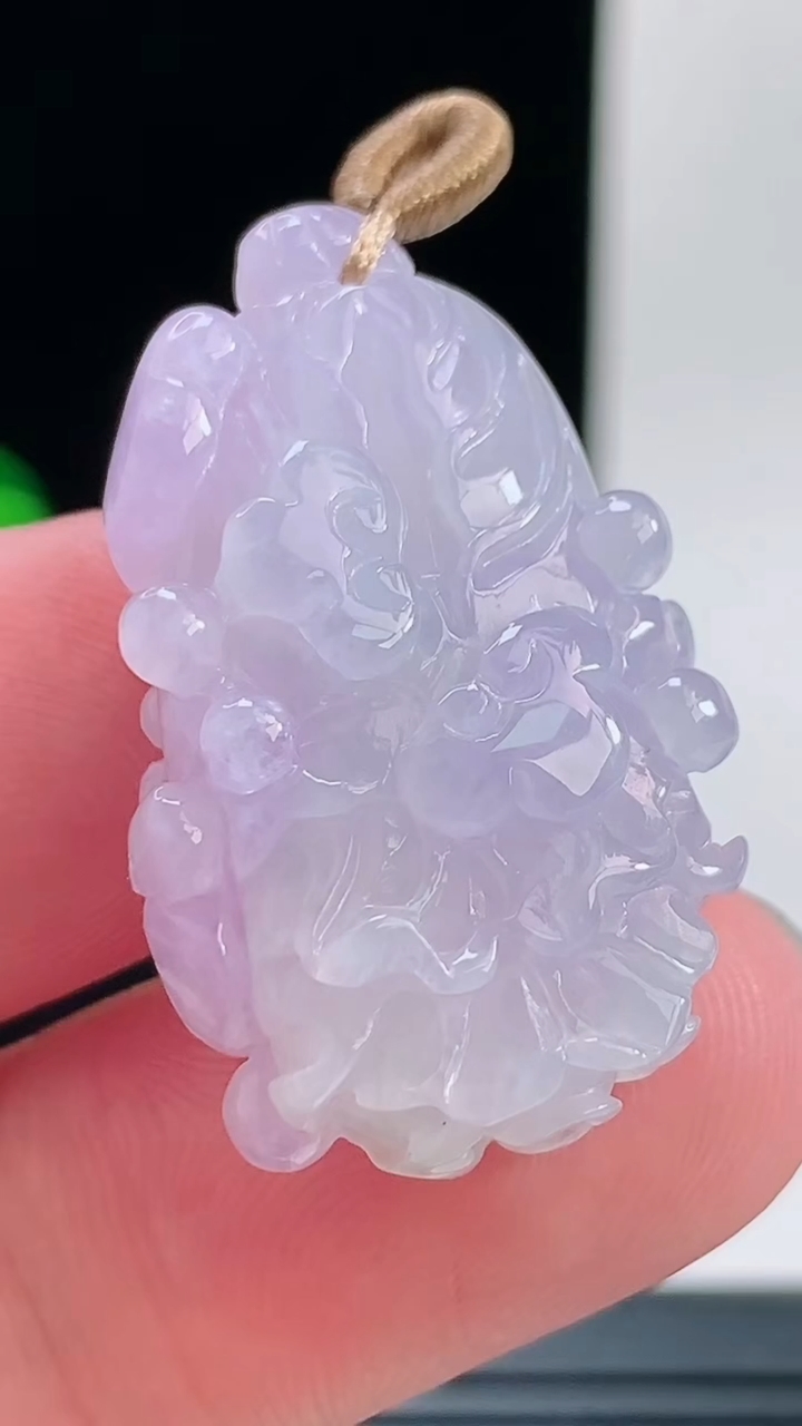 天然A货翡翠紫罗兰白菜吊坠，尺寸32.1-19.5-12.3重量:10.11g
9月8日