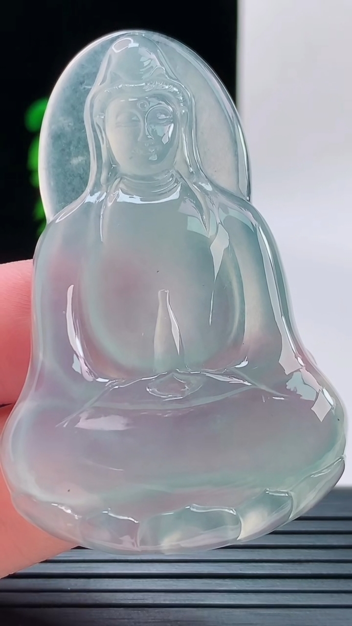 天然A货翡翠素衣观音菩萨吊坠，尺寸62.5-40.4-6.1重量:25.70g
9月9日