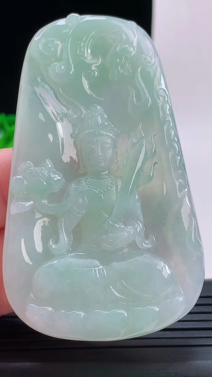 天然A货翡翠虚空藏菩萨吊坠，尺寸71.4-24.1-5.8重量:35.91g
9月9日