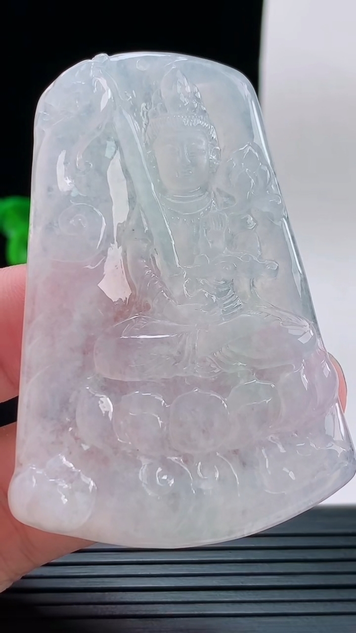 天然A货翡翠虚空藏菩萨吊坠，尺寸63.6-36.4-4.1重量:24.25g
9月9日