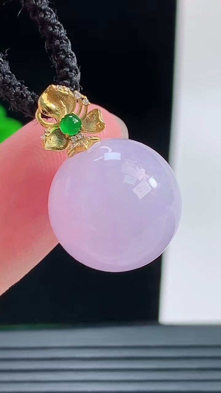 天然A货翡翠18K金紫罗兰圆珠吊坠，尺寸15.6重量:6.83g9月9日
工厂直销收藏佳品,种好水足