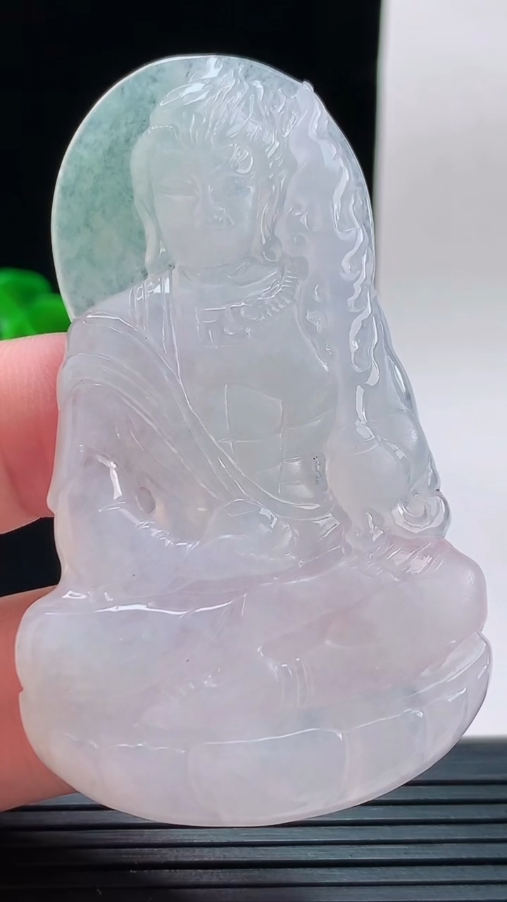 天然A货翡翠不动明王吊坠，尺寸68.3-40.9-5.4重量:28.15g
9月9日