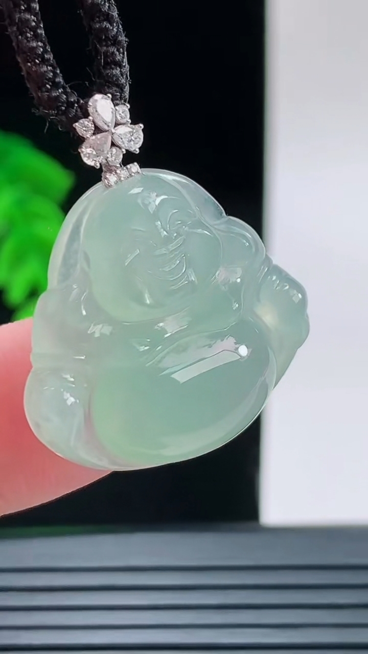 天然A货翡翠佛公吊坠，尺寸23.3-25.4-6.1重量:5.65g
9月9日