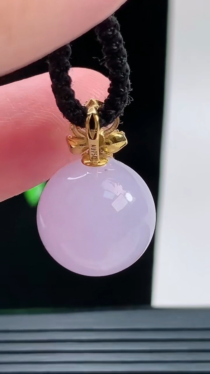 天然A货翡翠18K金紫罗兰圆珠吊坠，尺寸15.6重量:6.83g9月9日
工厂直销收藏佳品,种好水足，色泽均匀，有种有色，上手高大气！