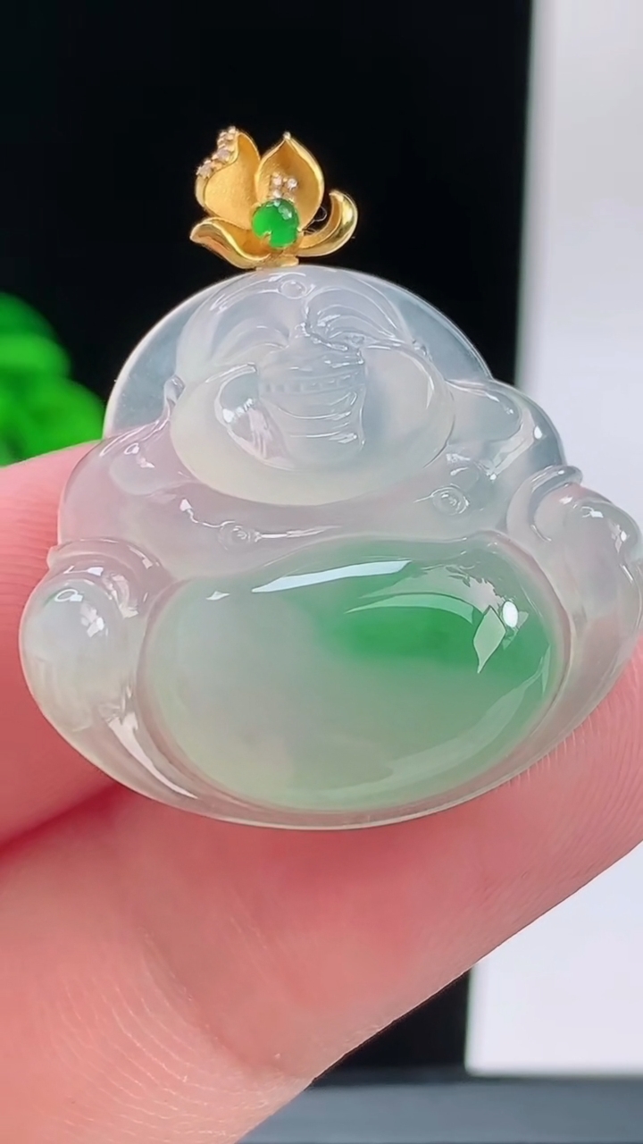 天然A货翡翠佛公吊坠，尺寸24.6-28.6-6.1重量:6.76g
9月9日