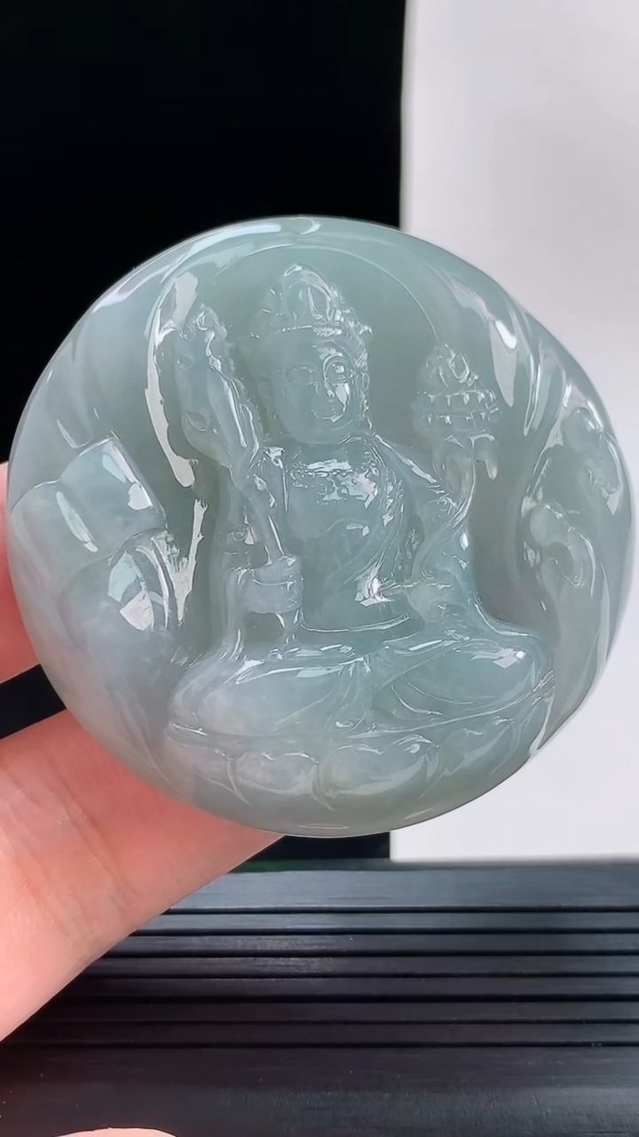 天然A货翡翠虚空藏菩萨吊坠，尺寸54.1-11.7重量:67.21g
9月9日