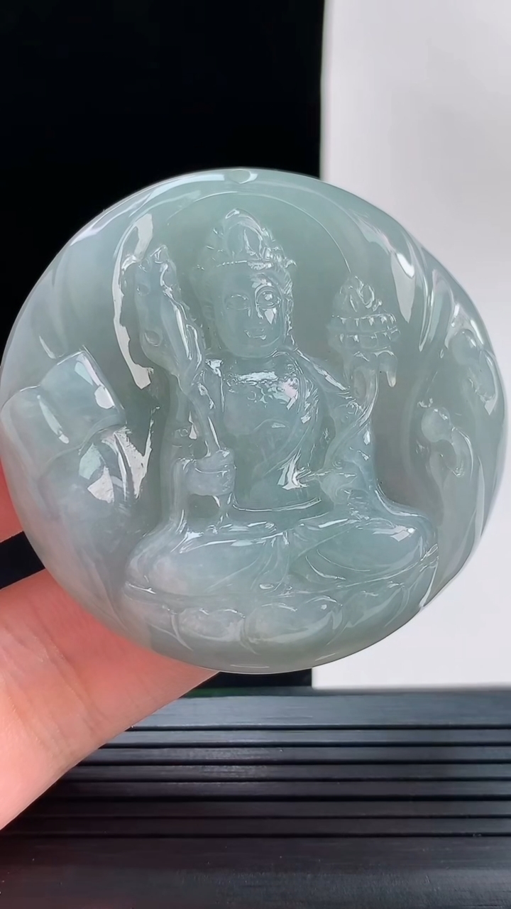 天然A货翡翠虚空藏菩萨吊坠，尺寸54.1-11.7重量:67.21g
9月9日