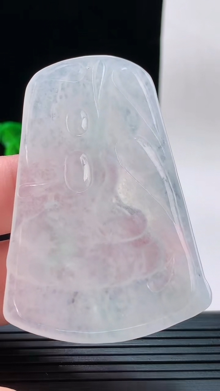 天然A货翡翠虚空藏菩萨吊坠，尺寸63.6-36.4-4.1重量:24.25g
9月9日