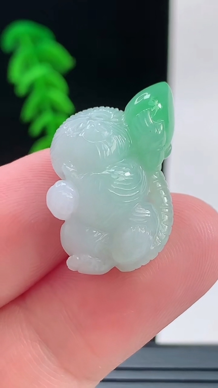 天然A货翡翠生肖猴吊坠，尺寸22.9-16.9-9.5重量:6.57g
9月9日