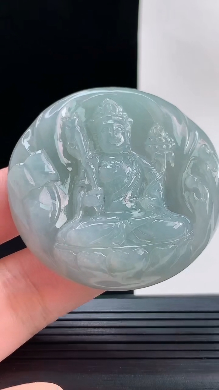 天然A货翡翠虚空藏菩萨吊坠，尺寸54.1-11.7重量:67.21g
9月9日