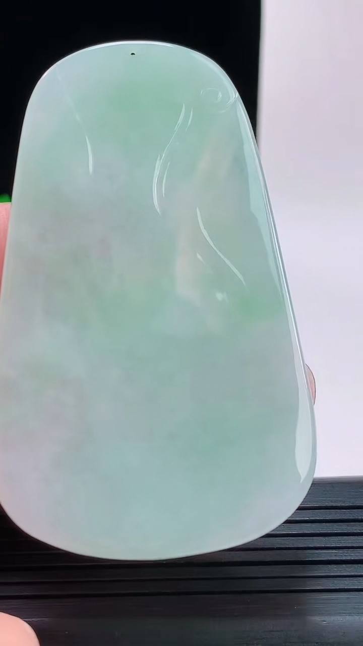 天然A货翡翠虚空藏菩萨吊坠，尺寸71.4-24.1-5.8重量:35.91g
9月9日