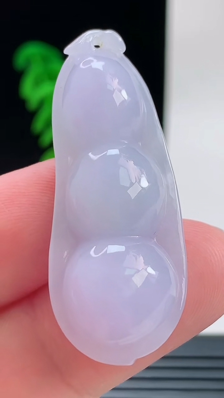 天然A货翡翠紫罗兰福豆吊坠，尺寸45.3-17.7-10.7重量:12.02g
9月9日