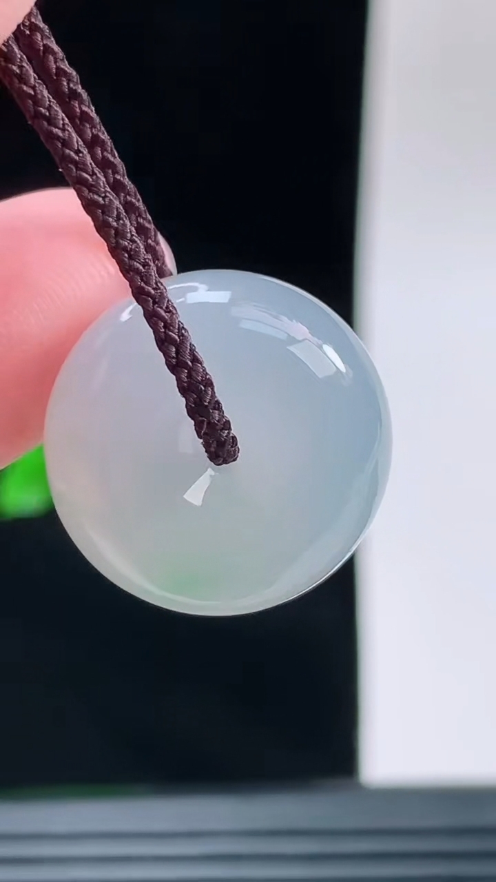 天然A货翡翠平安扣吊坠，尺寸19-9.6重量:7.45g
9月13日