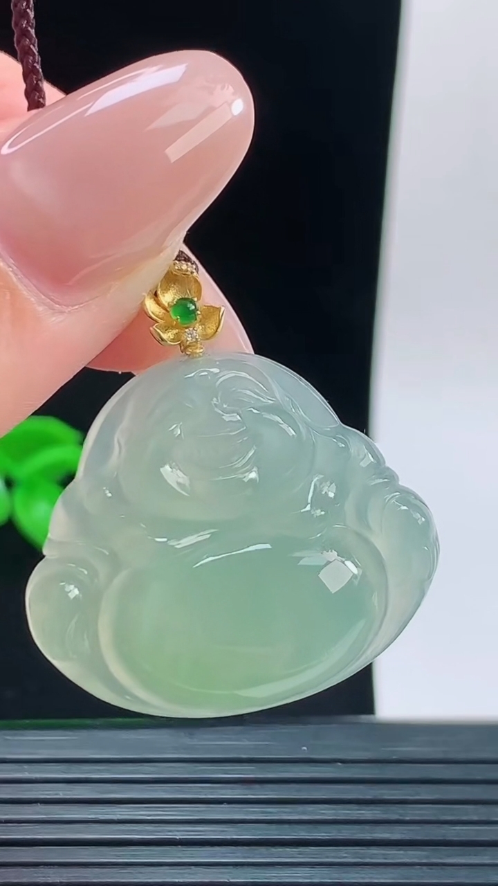 天然A货翡翠佛公吊坠，尺寸26-30.3-6.3重量:7.79g
9月13日