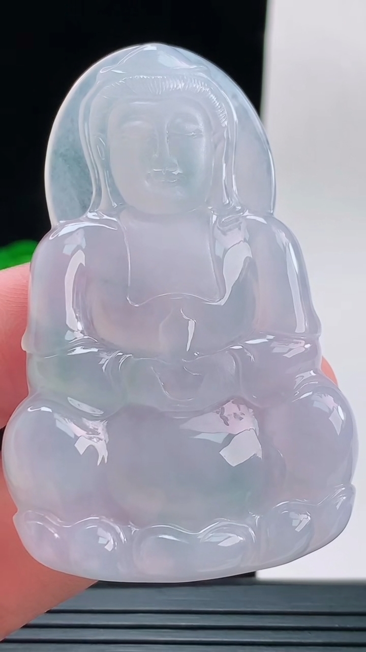 天然A货翡翠正装观音菩萨吊坠，尺寸61.7-40.3-5.8重量:25.57g
9月13日