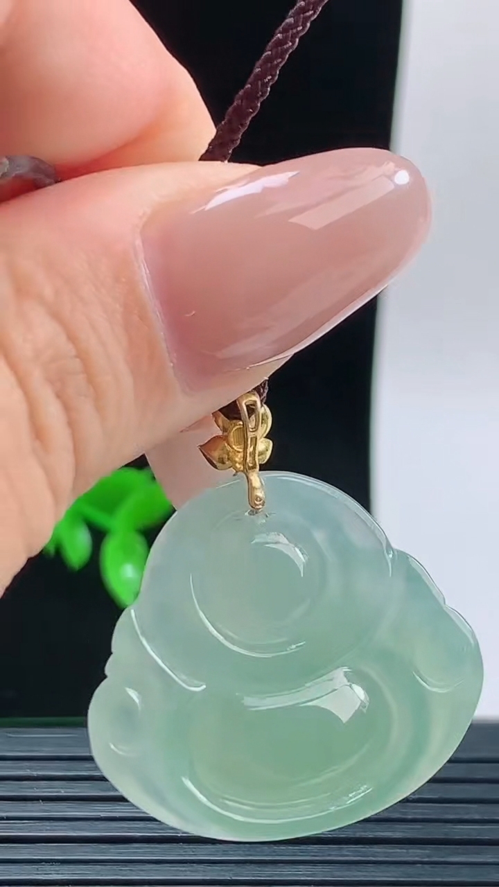 天然A货翡翠佛公吊坠，尺寸26-30.3-6.3重量:7.79g
9月13日