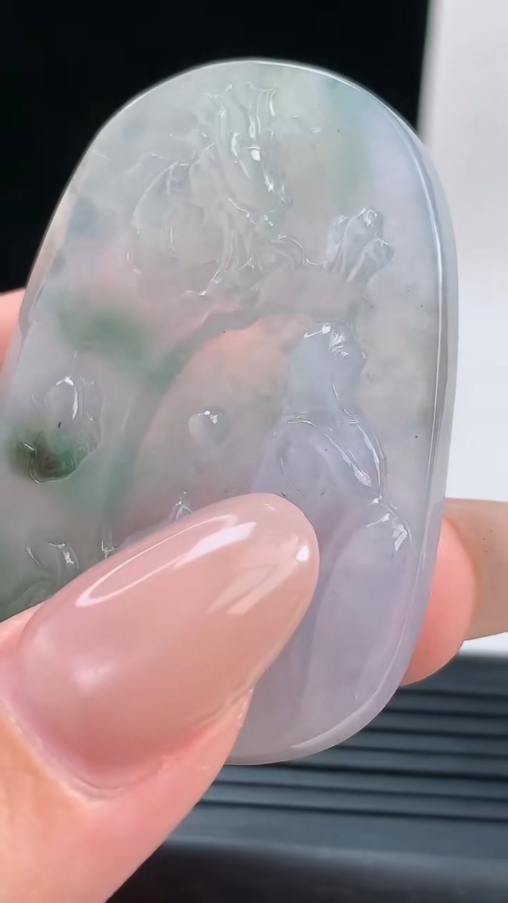 天然A货翡翠飘花无相佛吊坠，尺寸51.5-36.6-5重量:20.30g
9月13日