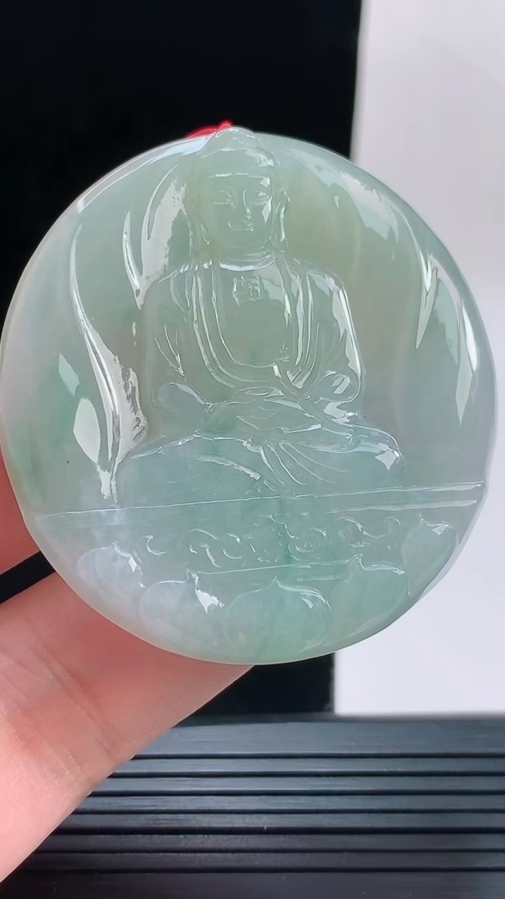 天然A货翡翠观音菩萨吊坠，尺寸51.4-5.7重量:30.39g
9月13日