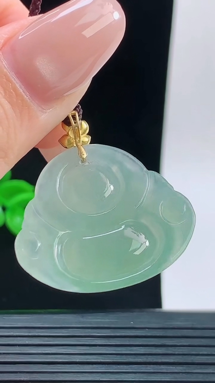 天然A货翡翠佛公吊坠，尺寸26-30.3-6.3重量:7.79g
9月13日