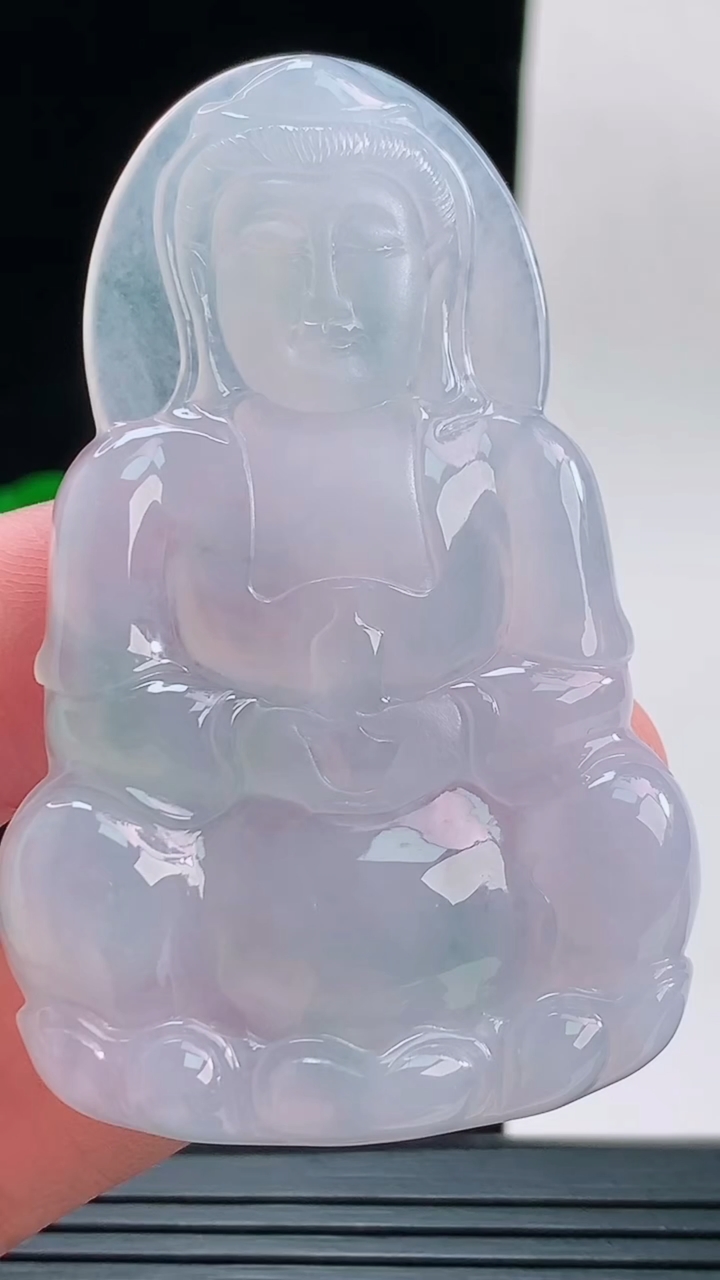 天然A货翡翠正装观音菩萨吊坠，尺寸61.7-40.3-5.8重量:25.57g
9月13日