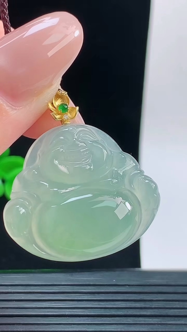 天然A货翡翠佛公吊坠，尺寸26-30.3-6.3重量:7.79g
9月13日
