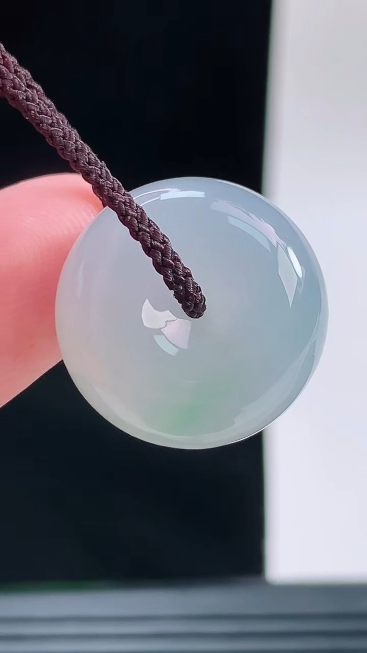 天然A货翡翠平安扣吊坠，尺寸19-9.6重量:7.45g
9月13日