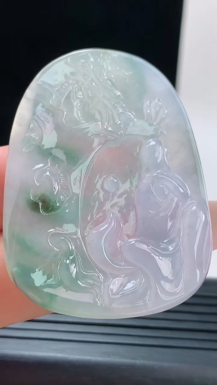 天然A货翡翠飘花无相佛吊坠，尺寸51.5-36.6-5重量:20.30g
9月13日