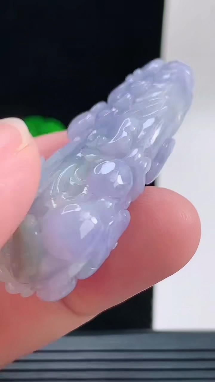 天然A货翡翠紫罗兰白菜吊坠，尺寸55.4-30-12.4重量:34.29g
9月13日