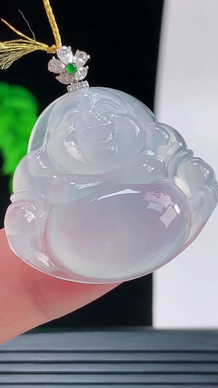 天然A货翡翠佛公吊坠，尺寸27.2-30.3-5.9重量:7.75g
9月13日