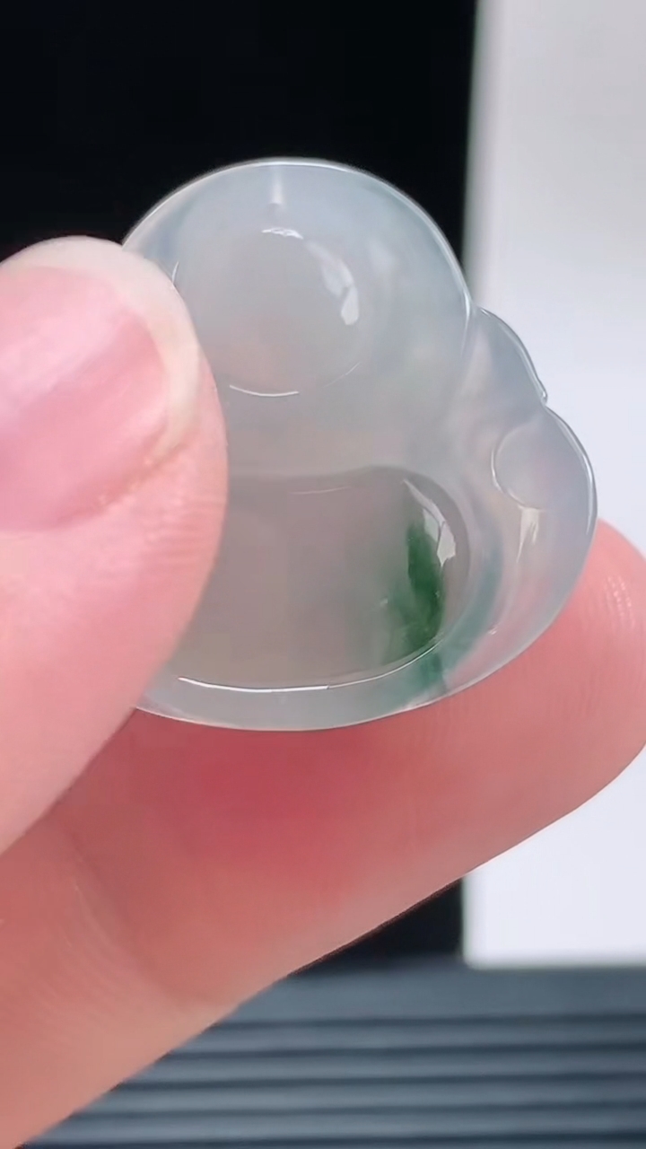 天然A货翡翠冰种飘花佛公吊坠，尺寸25.5-26.2-5重量:5.27g
9月13日