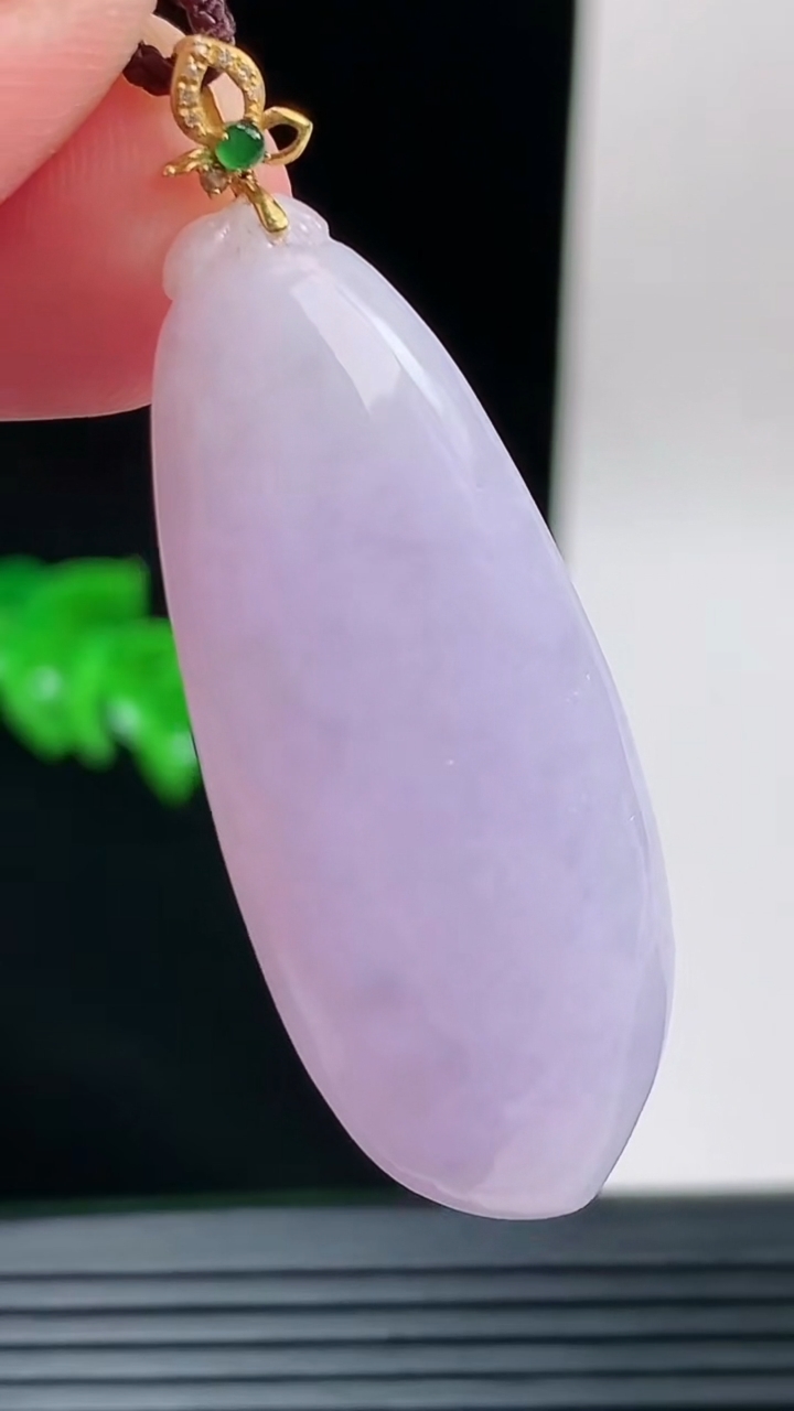 天然A货翡翠18K金紫罗兰福瓜吊坠，尺寸45.5-17.4-8.1重量:10.56g
9月13日
