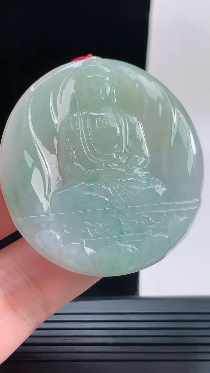 天然A货翡翠观音菩萨吊坠，尺寸51.4-5.7重量:30.39g
9月13日