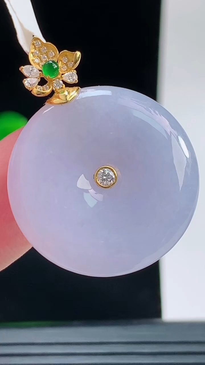 天然A货翡翠18K金紫罗兰平安扣吊坠，尺寸24.8-5.3重量:7.23g
9月13日