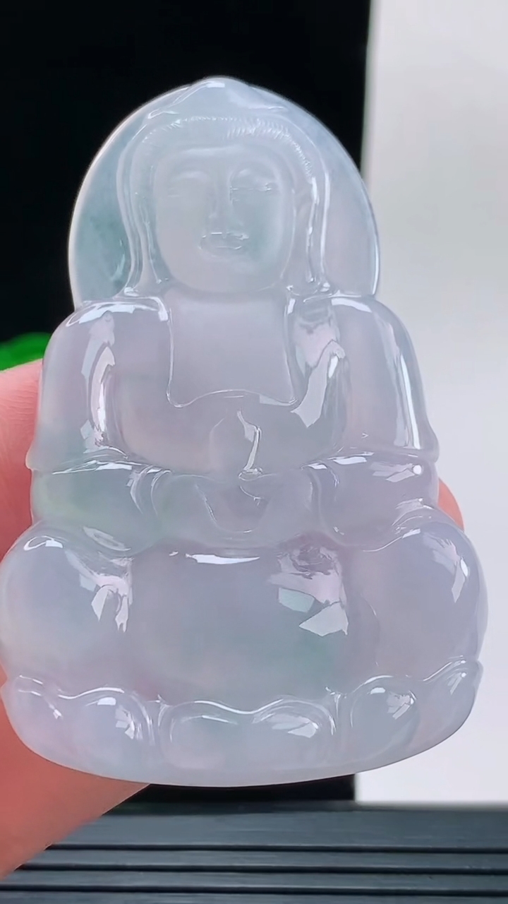 天然A货翡翠正装观音菩萨吊坠，尺寸61.7-40.3-5.8重量:25.57g
9月13日